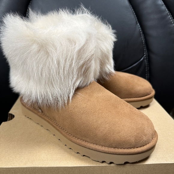 NIB! UGG Women's Boots Mini Toscana Cuff Sheepskin In Chestnut Size US6/EU37 - Picture 7 of 10